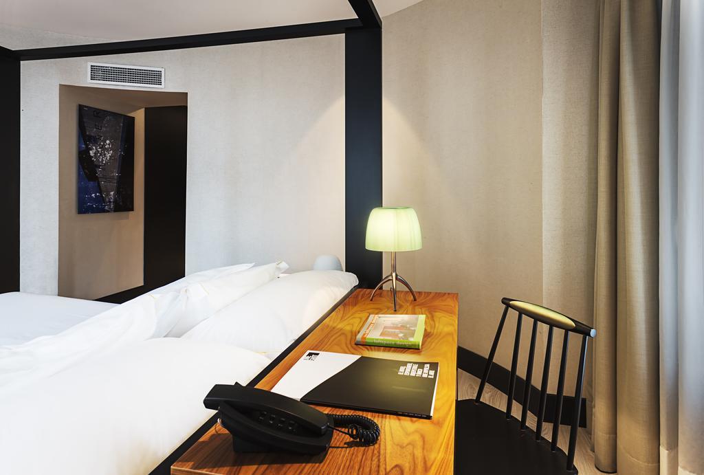 One Shot Luchana Madrid Exterior foto